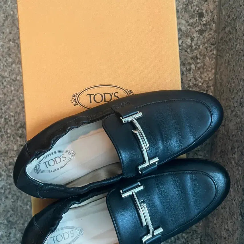 [BUNJANG] Tod's T Loafers Black Vibram Sole Size 36.5 / 토즈 T 로퍼 블랙, 361/2, 비브람창