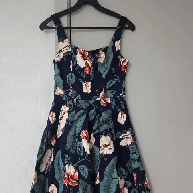 [BUNJANG] Floral Pattern Sleeveless Mini Dress / 휴양지룩 플라워 패턴 나시 원피스
