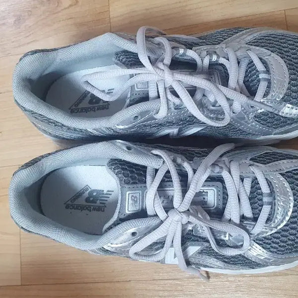 [BUNJANG] New Balance 740 Women's Shoes Size 230 / 뉴발란스 740 230 거의 새상품