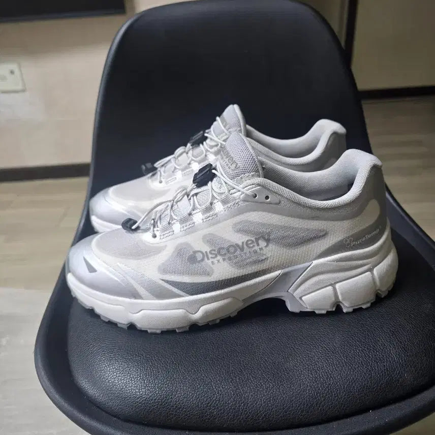 [BUNJANG] Discovery Expedition Unisex Sneakers 255 / 디스커버리 익스페디션 남성 여성 공용 운동화 255