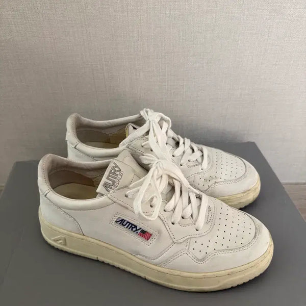 [BUNJANG] Autry Medalist Low Goat Skin Sneakers White EU40 / 오트리 메달리스트 로우 고트스킨 스니커즈 화이트 EU40