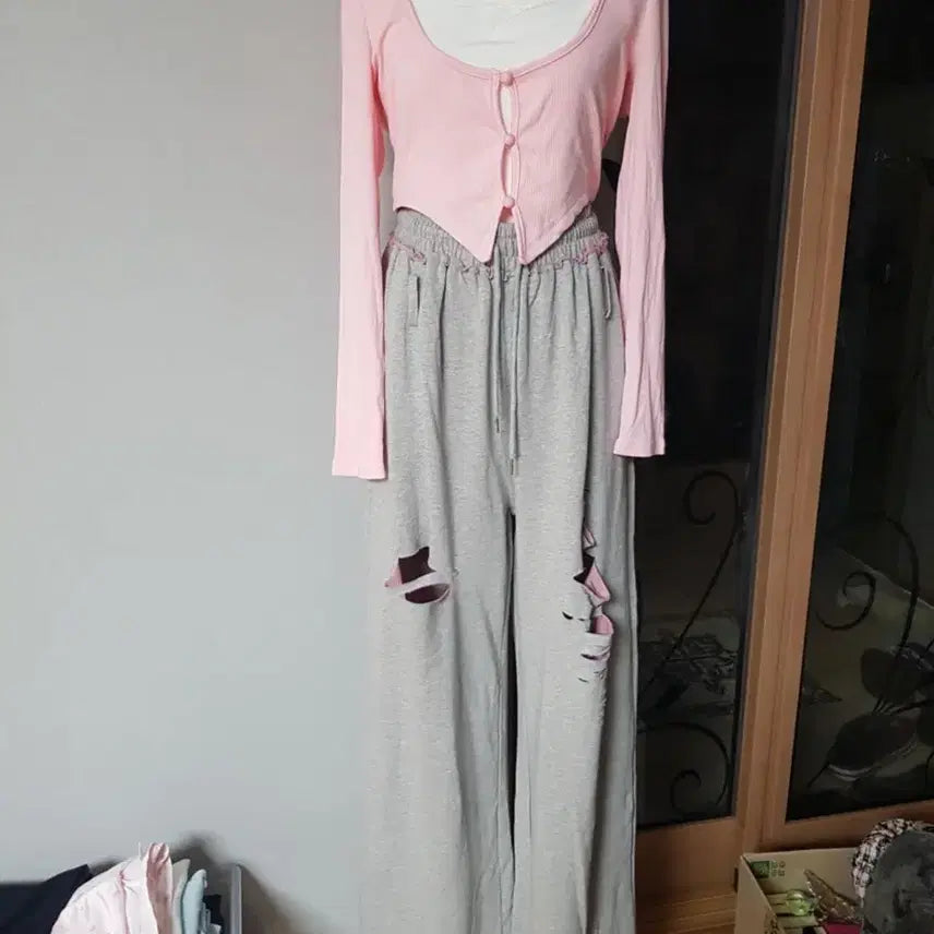 [BUNJANG] Pink Crop Cardigan & Ripped Wide Pants Set / 핑크 크롭 가디건 & 찢청 와이드 팬츠 세트
