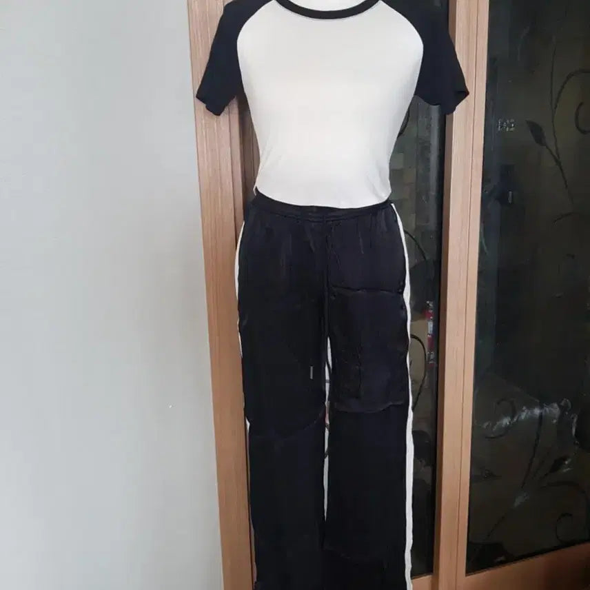 [BUNJANG] Raglan Short Sleeve T-Shirt (Black/White) & Wide Pants Set / 레글런 반팔 티셔츠 블랙/화이트 + 와이드 팬츠