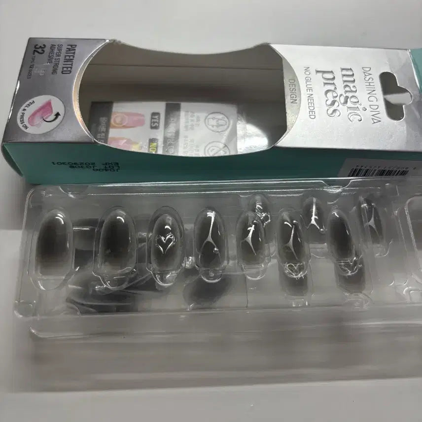 [BUNJANG] Dashing Diva Magic Press No-Glue Nail Tips / 데싱디바 매직프레스 노글루 네일팁