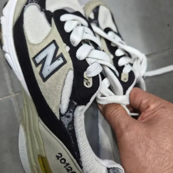 [BUNJANG] New Balance 993 White Black Sneakers 235 / 뉴발란스 993 화이트 블랙 스니커즈 235