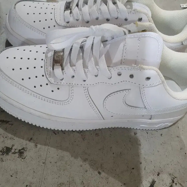 [BUNJANG] Nike Air Force 1 Low All White Sneakers (240) / 나이키 에어포스 1 로우 올백 운동화240