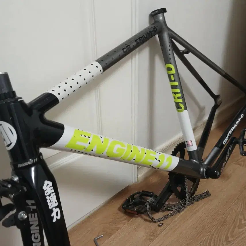 [BUNJANG] Engine11 Crit.D Neon Charcoal Fixie Bicycle / 엔진11 크릿디 네온차콜 픽시 순천직거