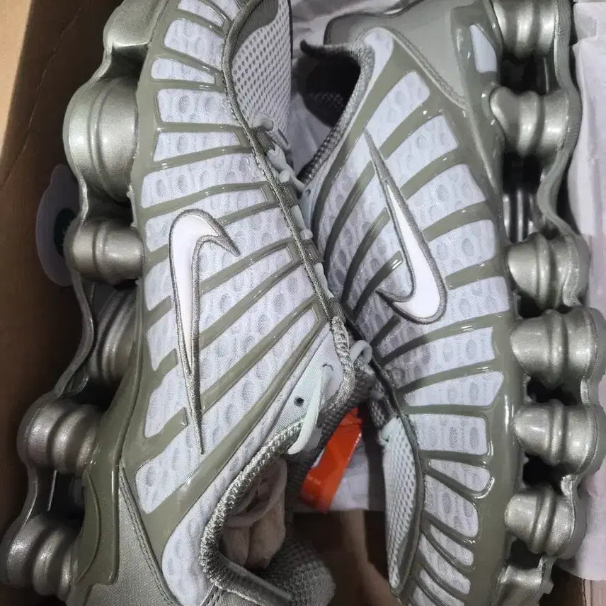 [BUNJANG] Nike Shox TL 'Light Silver White' Sneakers (Size 275) / W 나이키 샥스 TL 라이트 실버 화이트