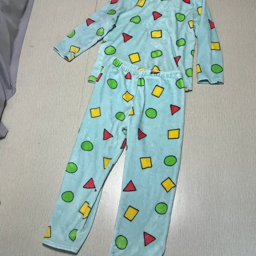 [BUNJANG] Spao Crayon Shin-chan Pajamas L Size / 스파오 짱구 수면잠옷 파자마 L