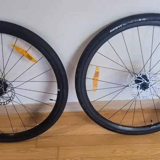 [BUNJANG] Giant S-R2 700c Wheelset with Tires (32c) / 자이언트 s-r2 휠셋타이어 700 32c 판매