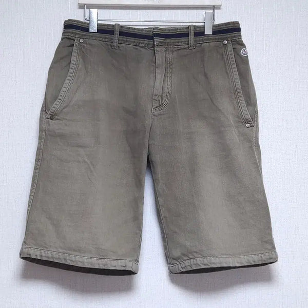 [BUNJANG] Moncler Khaki Shorts (Size 29) / 몽클레르 반바지 카키색 29 공용
