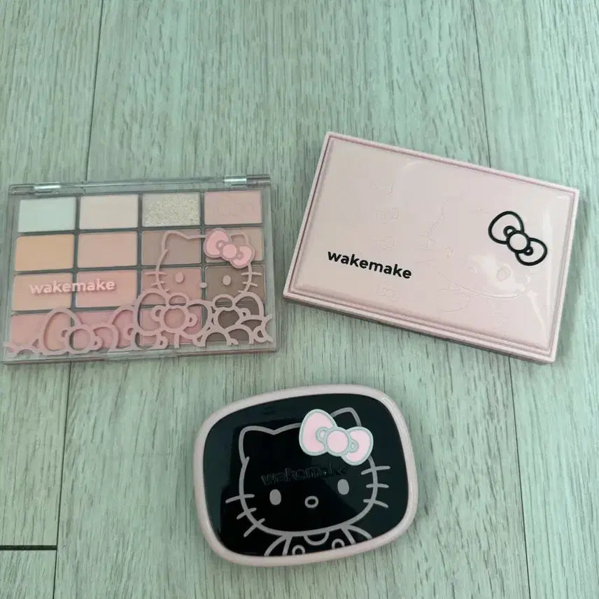 [BUNJANG] WAKEMAKE Hello Kitty Shadow Palette Bundle Set / 웨이크메이크 헬로키티 섀도우팔레트 일괄
