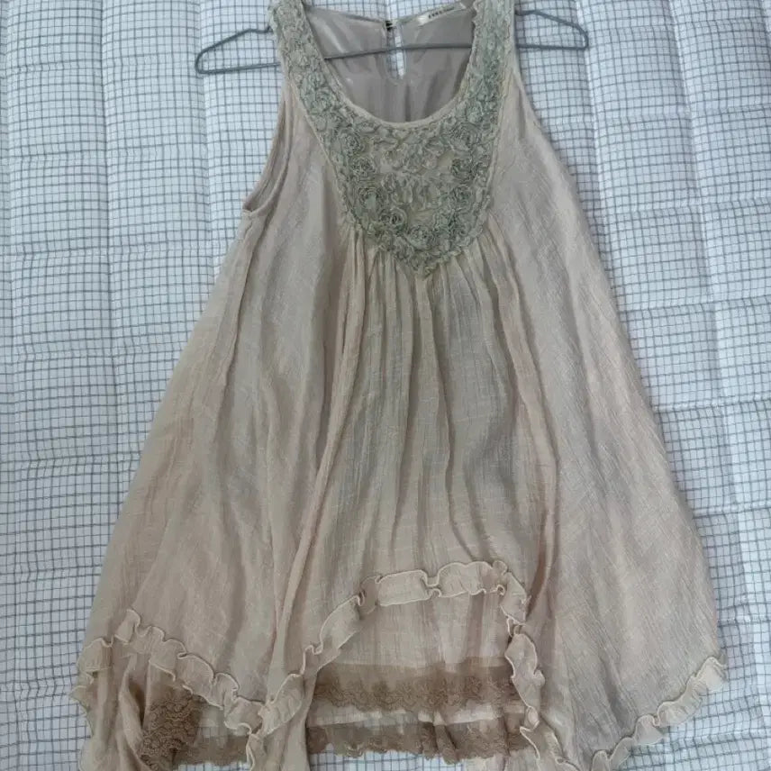 [BUNJANG] Kokomori Kamé Suzuko Swing Axesfarm Lace Sleeveless Blouse / 코코모리/카메/스즈코/스윙 / 엑시즈팜 레이스 민소매 블라우스