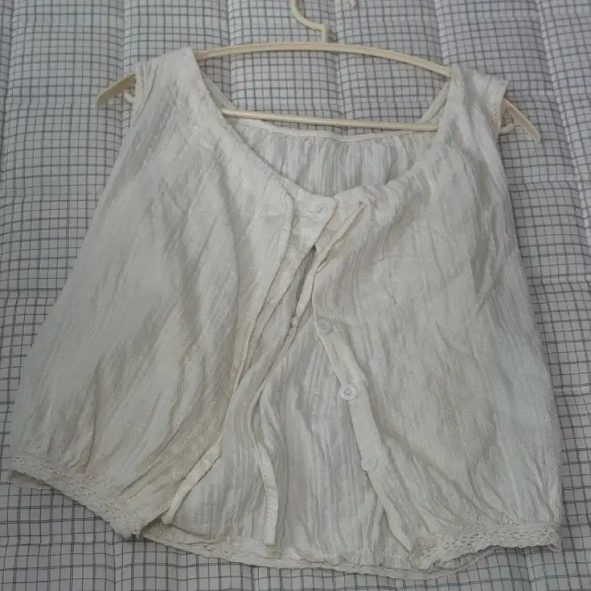 [BUNJANG] Cocomoori Suzuko Vintage Ivory Sleeveless Blouse / 코코모리 / 카메 / 스즈코 빈티지 / 아이보리 민소매 블라우스