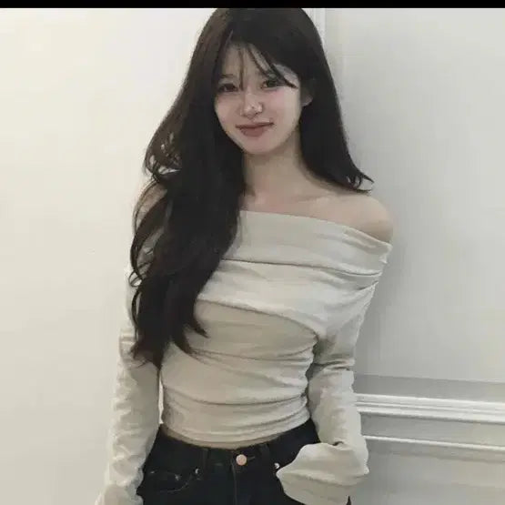 [BUNJANG] Off-the-Shoulder Long Sleeve Crop Knit Beige / 에이블리 오프숄더 긴팔 크롭 니트 베이지