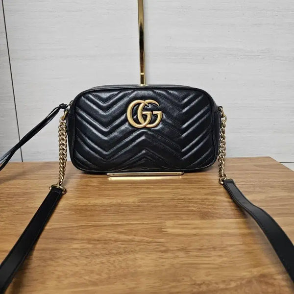 [BUNJANG] Gucci Marmont Matelassé Chain Zip Crossbody Bag Small Black / 구찌 마몽 마틀라세 체인 지퍼 크로스백 스몰 블랙