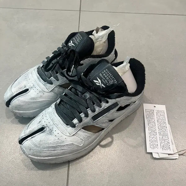 [BUNJANG] Reebok x Maison Margiela Classic Tabi Bianchetto Sneakers / 리복 x 마르지엘라 클래식 타비 비앙케토 270