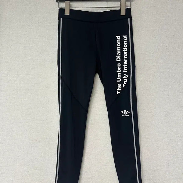 [BUNJANG] Umbro Women's Leggings - Size 85 (Black/White Logo) / 엄브로 레깅스 85사이즈