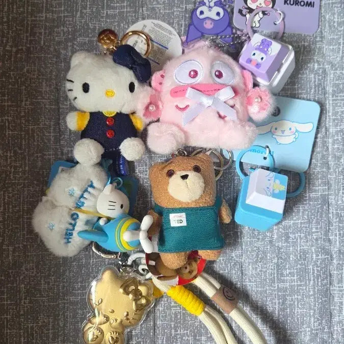 [BUNJANG] Sanrio Characters Keychain Set (Kuromi, Cinnamoroll, Hello Kitty, Ted Bear) / 산리오 캐릭터 키링 세트 (쿠로미, 시나모롤, 헬로키티, 테드베어)