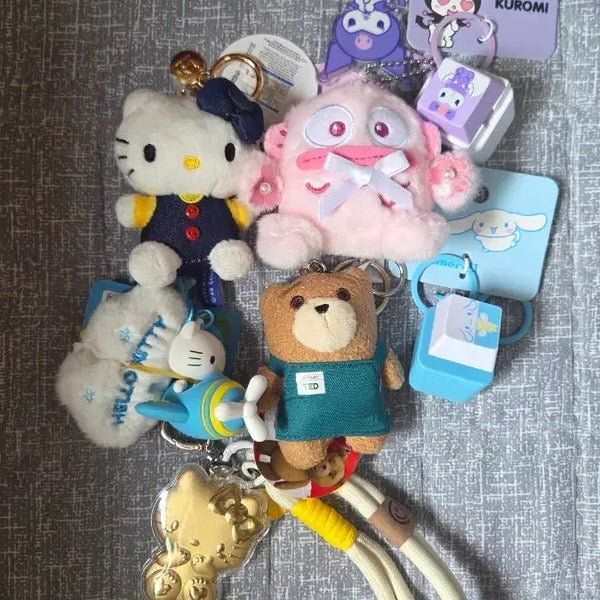 [BUNJANG] Sanrio Characters Keychain Set (Kuromi, Cinnamoroll, Hello Kitty, Ted Bear) / 산리오 캐릭터 키링 세트 (쿠로미, 시나모롤, 헬로키티, 테드베어)