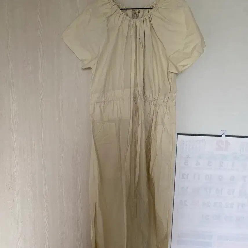 [BUNJANG] Cream Long Sleeve Dress / 크림색 소매 롱 원피스