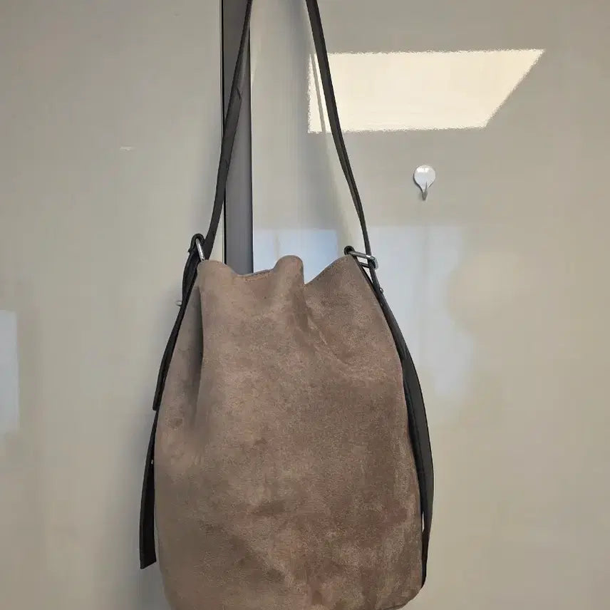 [BUNJANG] Suede Bucket Bag Shoulder Bag / 스웨이드 버킷백 숄더백