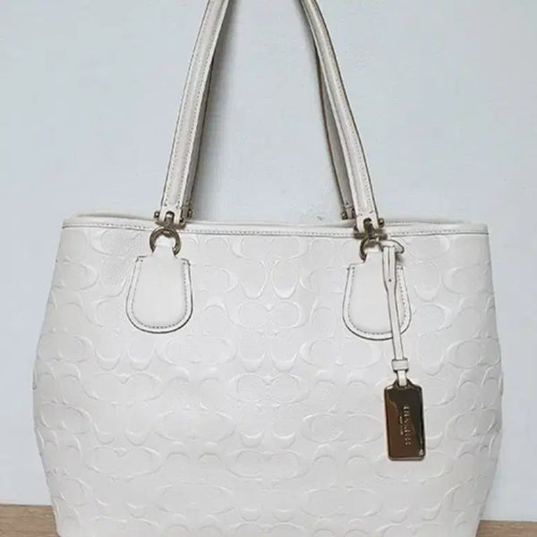 [BUNJANG] Coach Embossed Leather Shoulder Bag White / 코치 엠보 가죽 숄더백 화이트