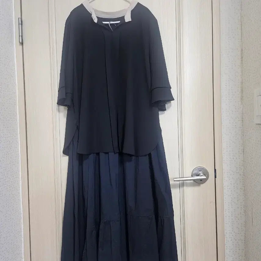 [BUNJANG] Black Blouse & Skirt Set / 깔끔한 블랙 블라우스&스커트