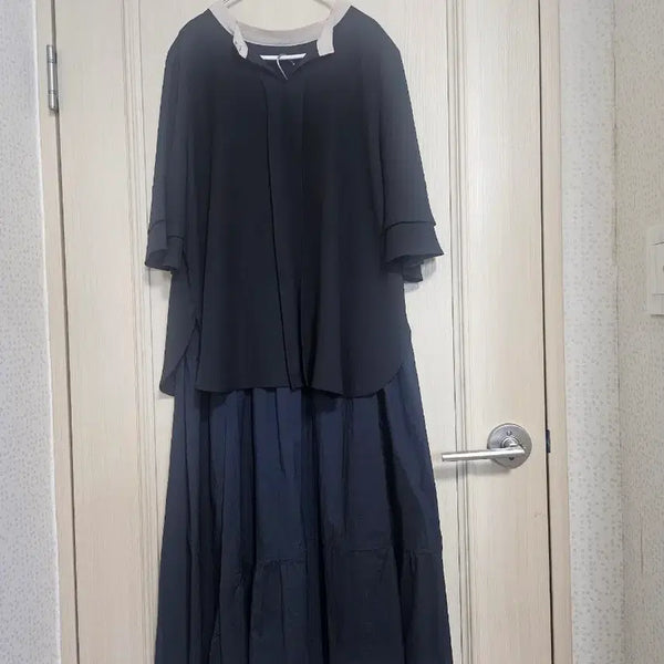 [BUNJANG] Black Blouse & Skirt Set / 깔끔한 블랙 블라우스&스커트