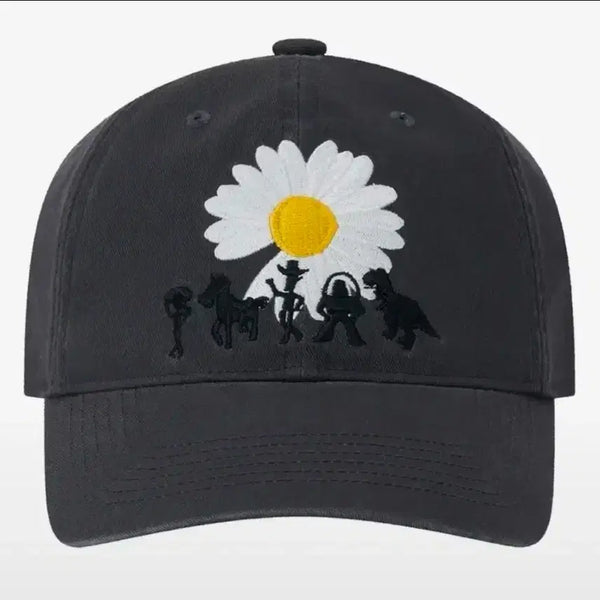 [BUNJANG] PEACEMINUSONE x Toy Story Collaboration Daisy Embroidered Baseball Cap Black / 피스마이너스원 지드래곤 토이스토리 콜라보 모자 블랙
