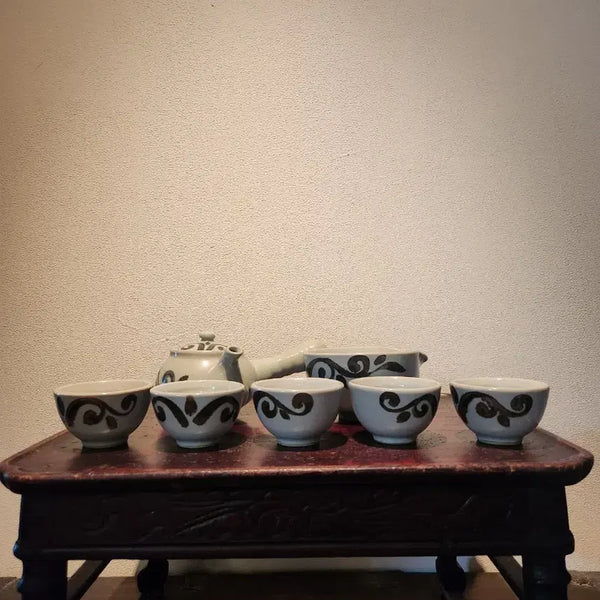 [BUNJANG] Wonjeong Pottery Master Park Rae-heon White Porcelain Iron-Painted Floral 5-Person Tea Set / 원정도예 박래헌 명장, 백자철화초화문 5인 다기 세트  찻자리에 깊이를