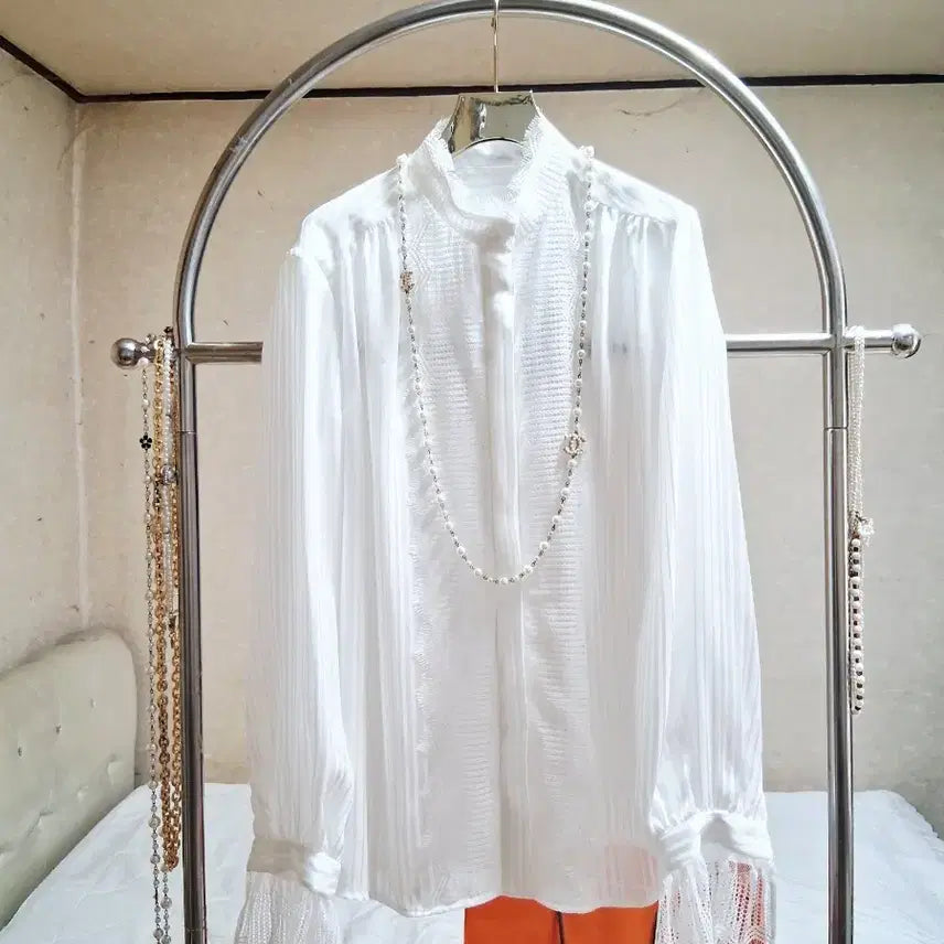 [BUNJANG] Luxury Lace Blouse / 럭셔리 레이스 고급 브라우스