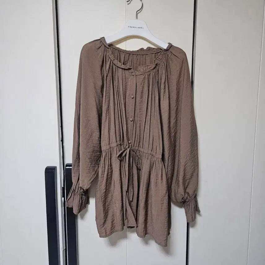 [BUNJANG] Brown Ruched Shirring Waist String Blouse / [새상품] 브라운 주름 셔링 허리 스트링 블라우스