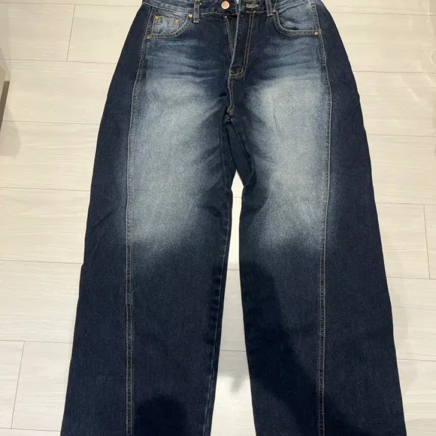 [BUNJANG] Washed Denim Oversized Wide Jeans / 워싱진 오버핏 와이드 청바지
