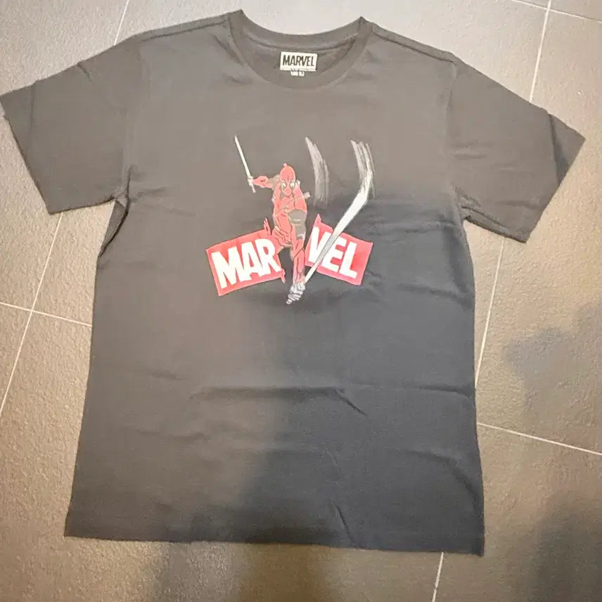 [BUNJANG] Marvel Deadpool Graphic T-Shirt / 마블 데드풀 그래픽 반팔티