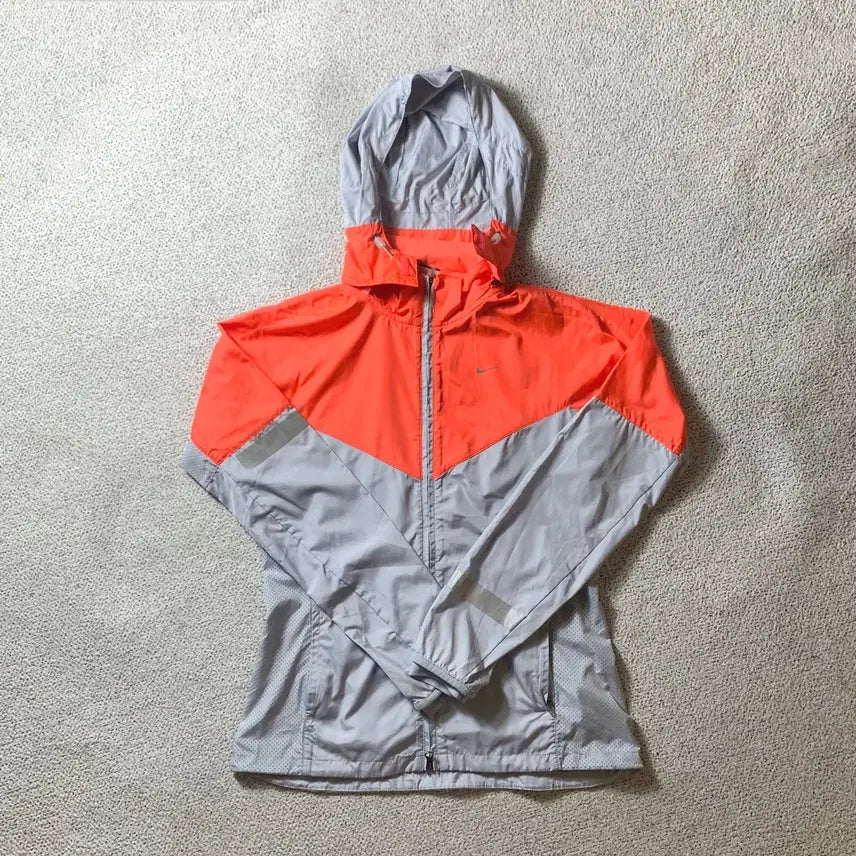 [BUNJANG] Nike Running Vapor Windbreaker Hooded Reflective Running Jacket M / 나이키러닝 베이퍼 바람막이 후드 리플렉티브 러닝자켓 M 95