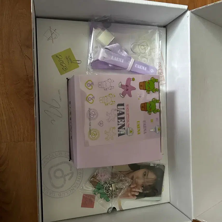 [BUNJANG] IU Official Fanclub UENA 6th Term Set (Excluding Membership Card) / 유애나 6기 회원카드제외