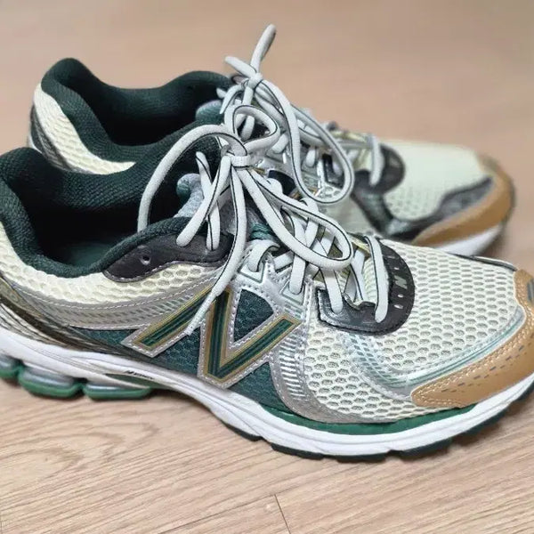 [BUNJANG] New Balance x Aimé Leon Dore 860v2 Green Sneakers / 뉴발란스 x 에메 레온 도르 860v2 그린 270