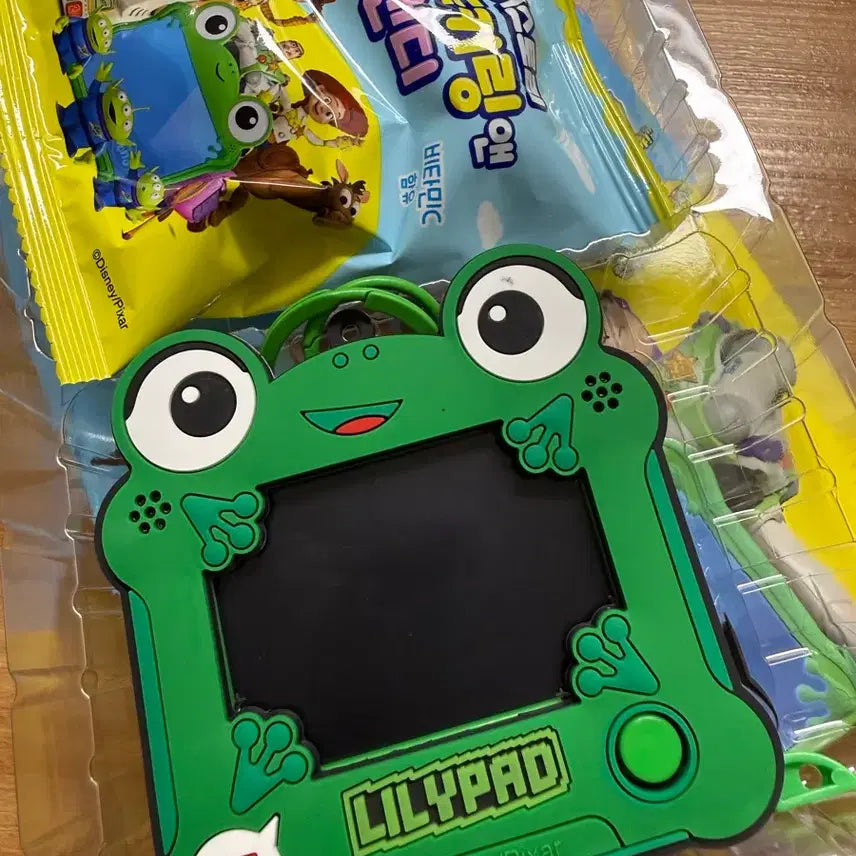 [BUNJANG] Toy Story Lilypad Drawing Pad Keychain with Candy / 토이 스토리 드로잉패드 키링_릴리패드