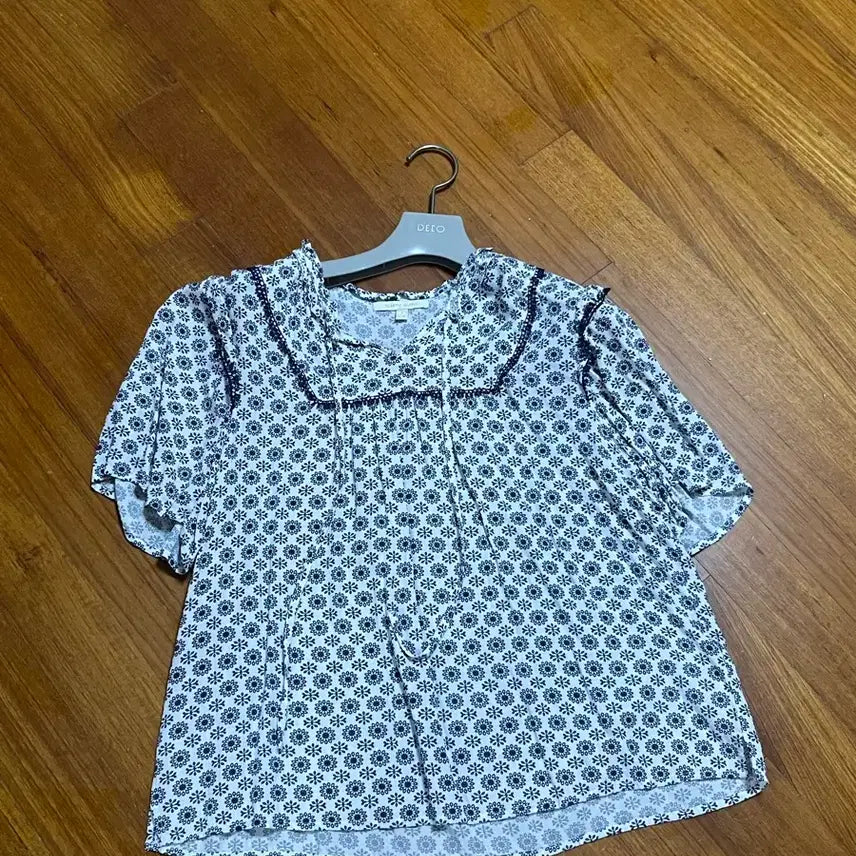 [BUNJANG] Plastic Island Floral Print Blouse / 플라스틱 아일랜드 블라우스 S