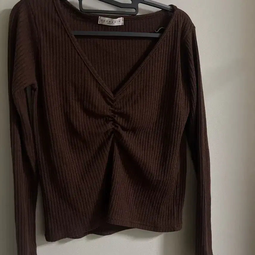 [BUNJANG] Brown Shirring V-Neck Long Sleeve T-Shirt / 브라운 셔링 브이넥 공지 긴팔티