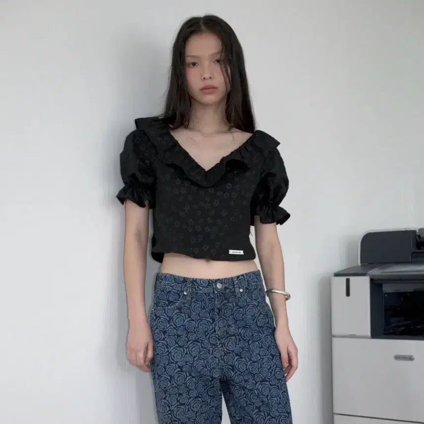 [BUNJANG] Overdue Flare Ruffle Jacquard Blouse Black / 오버듀플레어 RUFFLE JACQUARD BLOUSE_BLACK