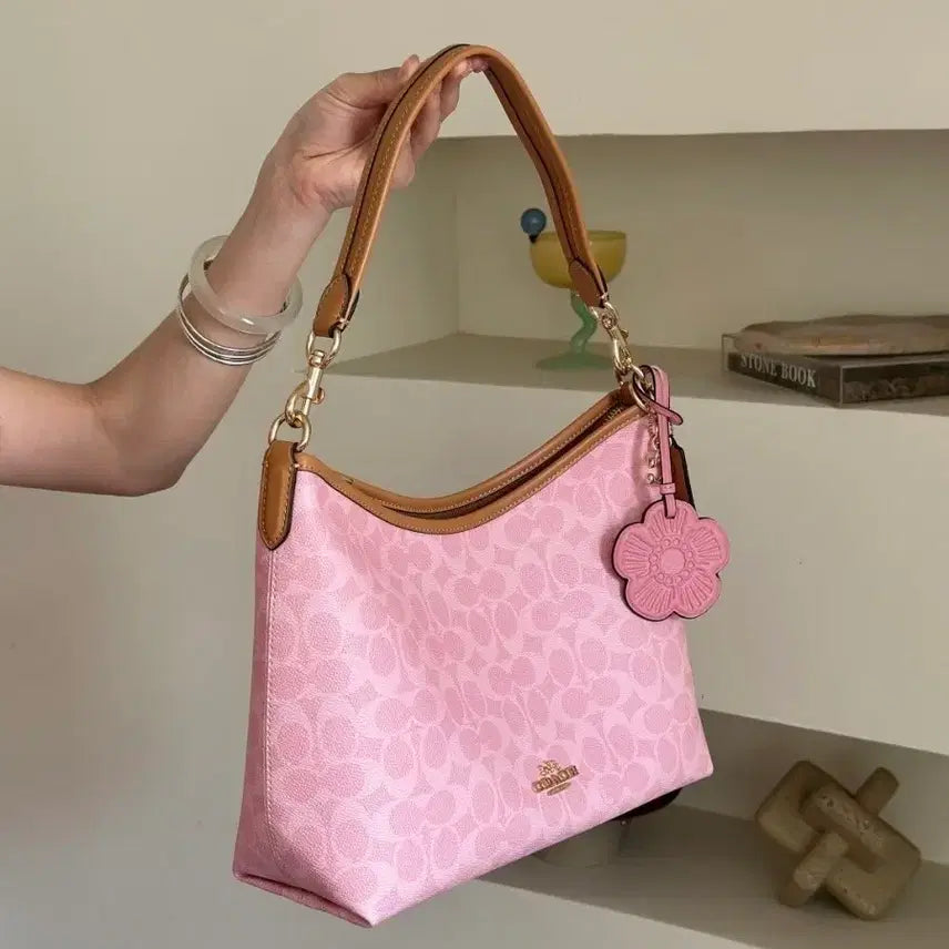 [BUNJANG] Coach Signature Pattern Shoulder Tote Bag with Flower Keychain / 코치 숄더 겸 토트백