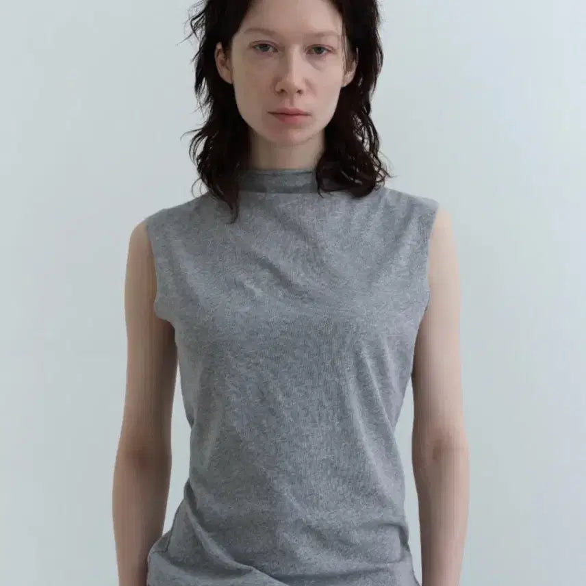 [BUNJANG] Obheiden Mock Neck Sleeveless White / 오브헤덴 mock neck 슬리브리스 화이트