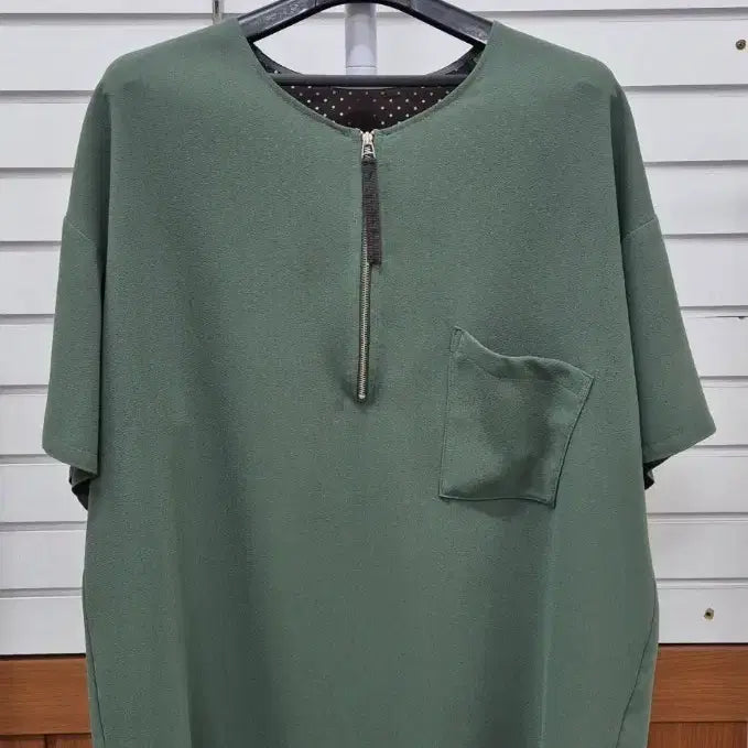 [BUNJANG] Half Zip Pocket Khaki Short Sleeve T-Shirt / 하프집업 포켓 카키색 반팔 티셔츠