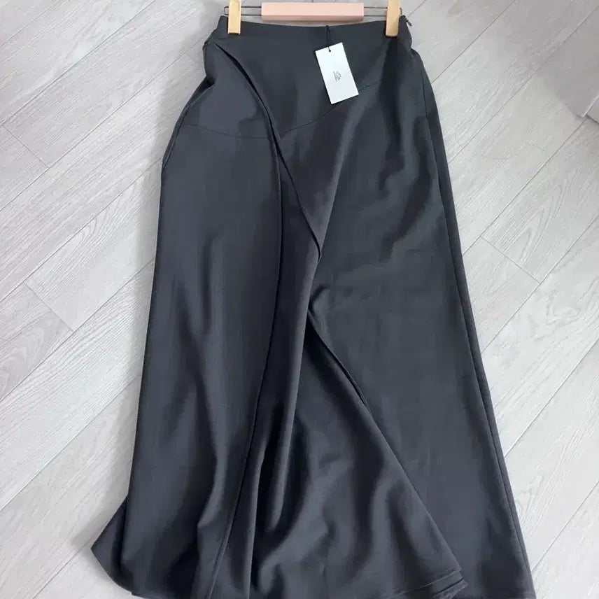 [BUNJANG] Haute Back-Banded Long Skirt / 하객룩 추천 hautte 뒷밴딩 롱치마