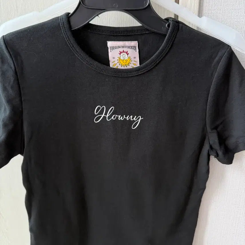 [BUNJANG] Glony Short Sleeve Crop T-Shirt / 글로니 반팔 크롭티
