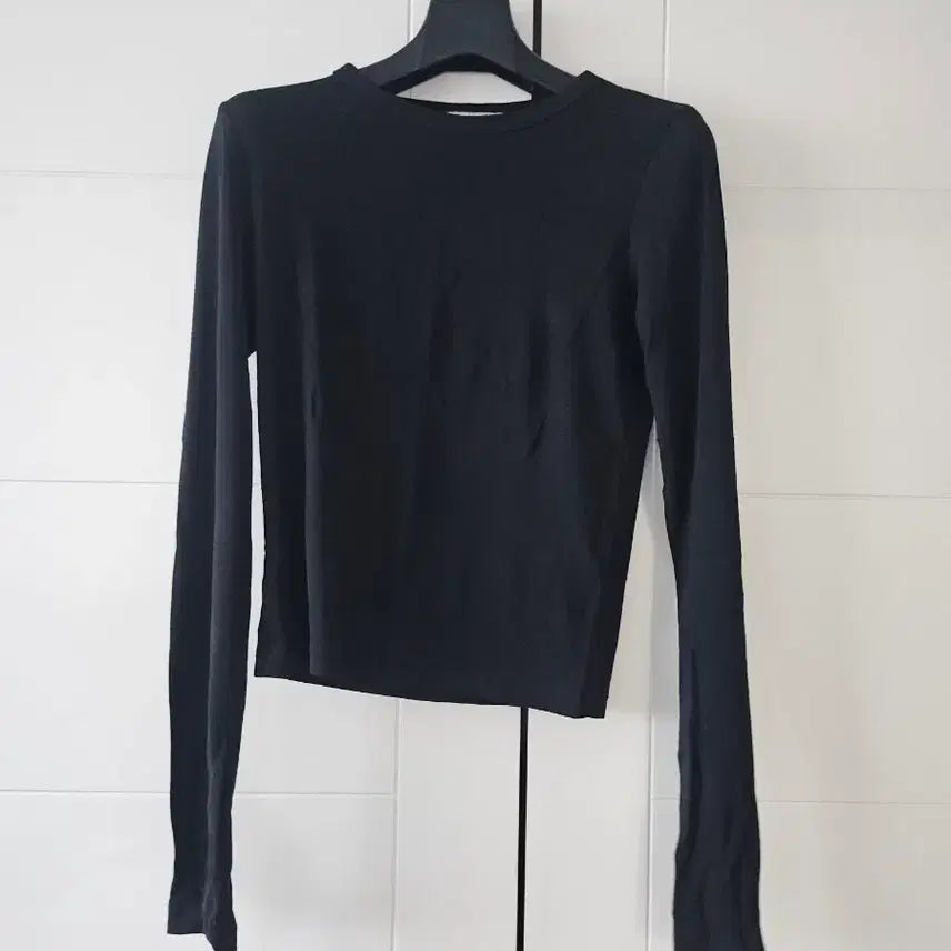 [BUNJANG] ZARA Round Neck Black Long Sleeve T-Shirt / 자라 라운드낵 블랙 긴팔 티셔츠