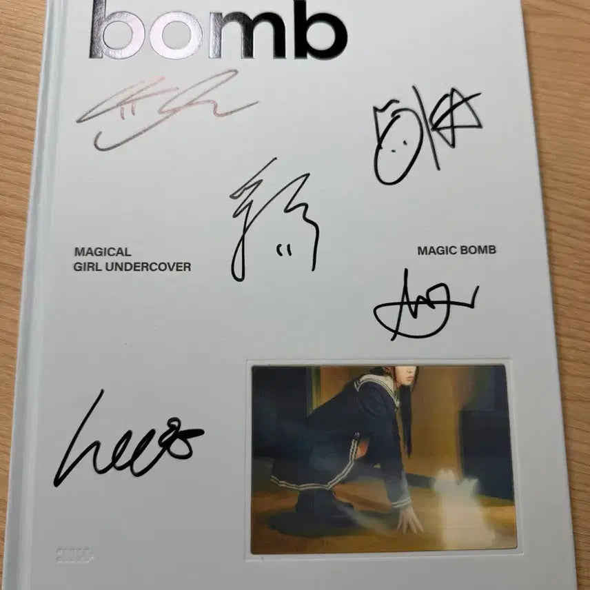 [BUNJANG] ILLIT 'bomb' Album Signed Edition / 아일릿 친필사인 bomb