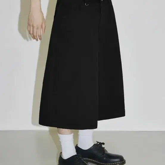 [BUNJANG] Signature Summer Cotton D-Ring Bermuda Pants [Black] / 시그니처 썸머 코튼 D링 버뮤다 팬츠 [블랙]